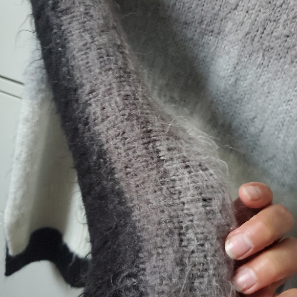 Simply vera by Vera Wang black and gray sweater size xs fits very oversized - Picture 4 of 6